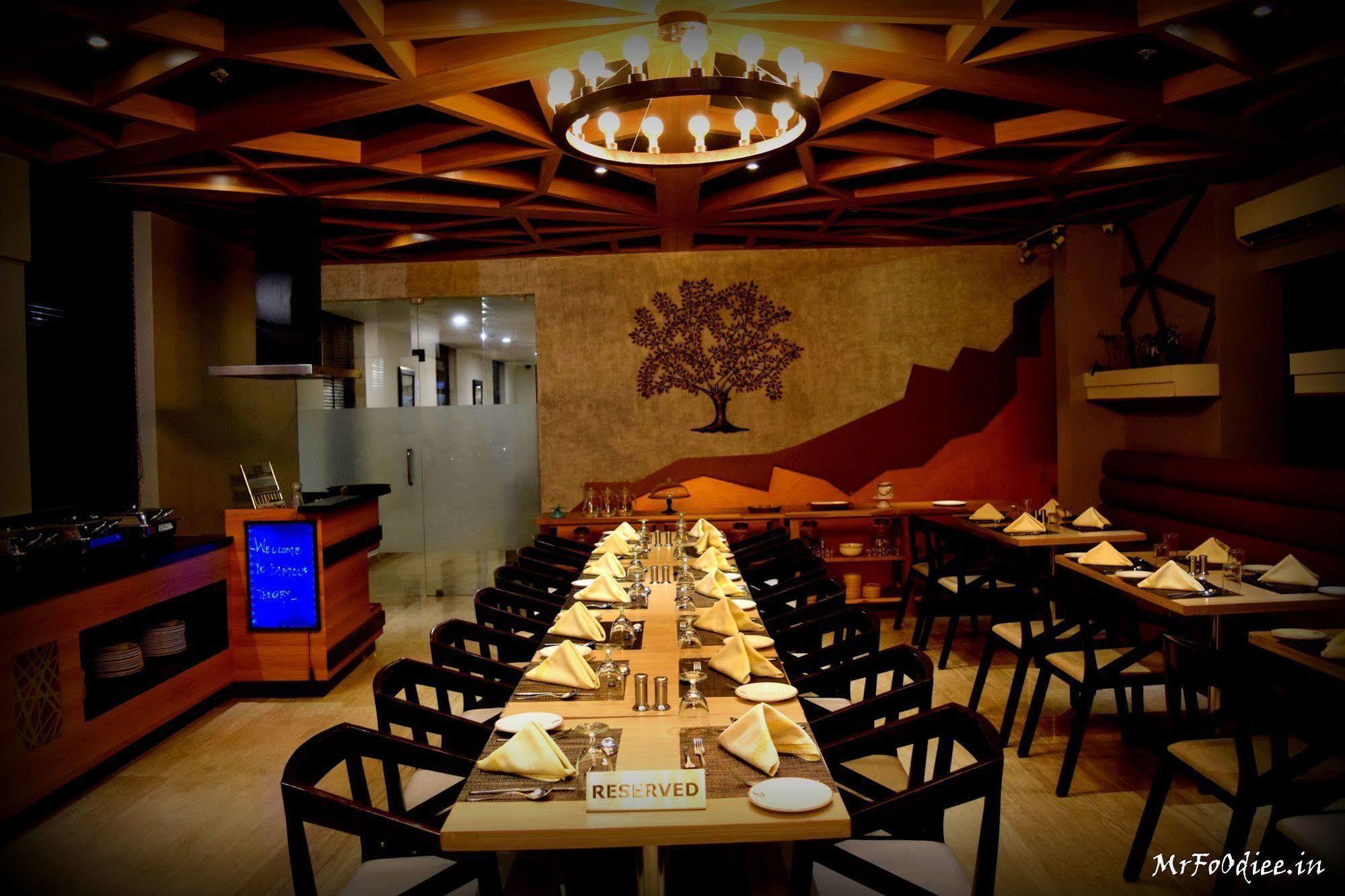 The Centre Point Hotel Chennai Exterior photo
